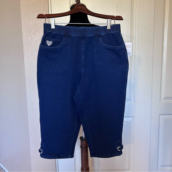NWT‎ Dream Jeanne’s Quacker Factory Pull On Capri Cropped Jeans Size Medium - Picture 1 of 7